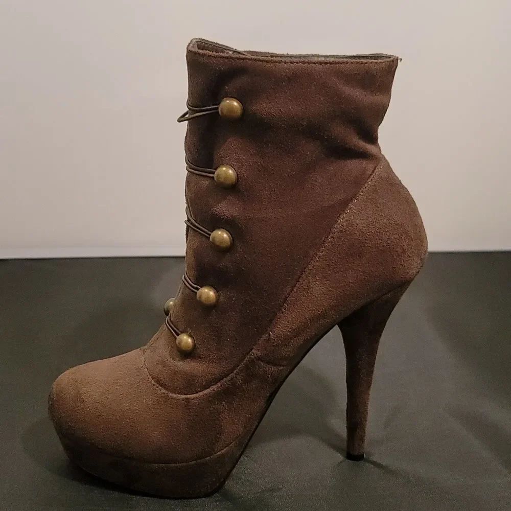 FOREVER 21 MILITARY DOUBLE BUTTON PLATFORM HIGH HEEL BOOT